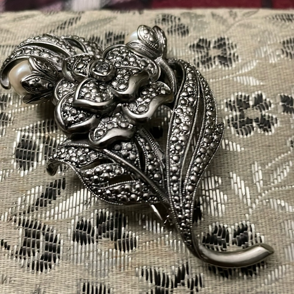 Vintage KJL for Avon "Antique Impressions" Brooch